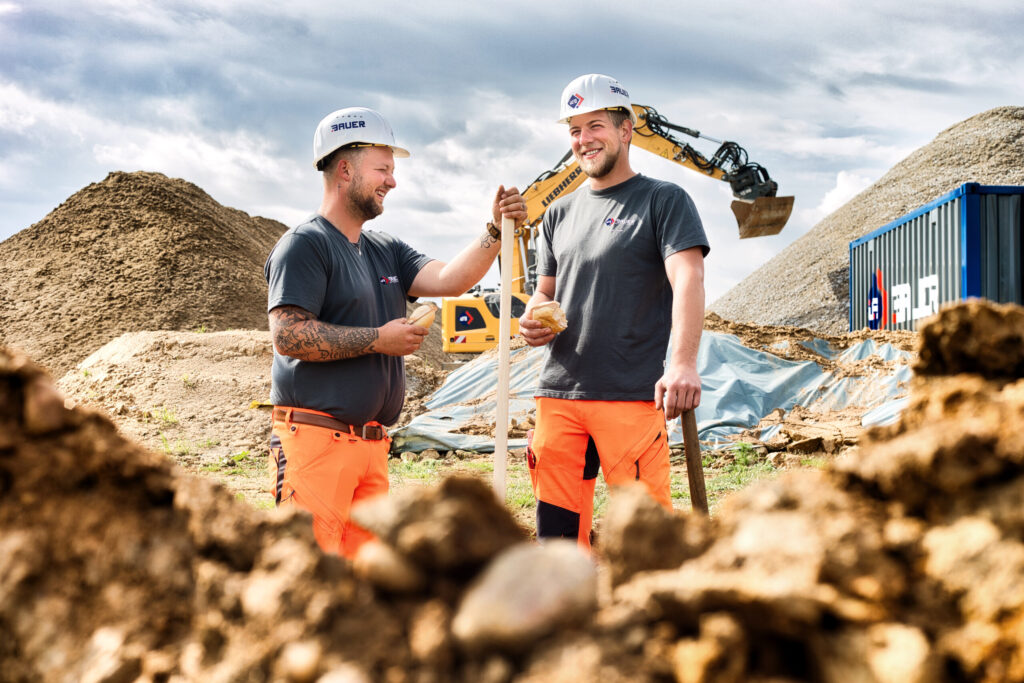 Walter Bauer Bauunternehmung Runding - Mitarbeiter auf Baustelle